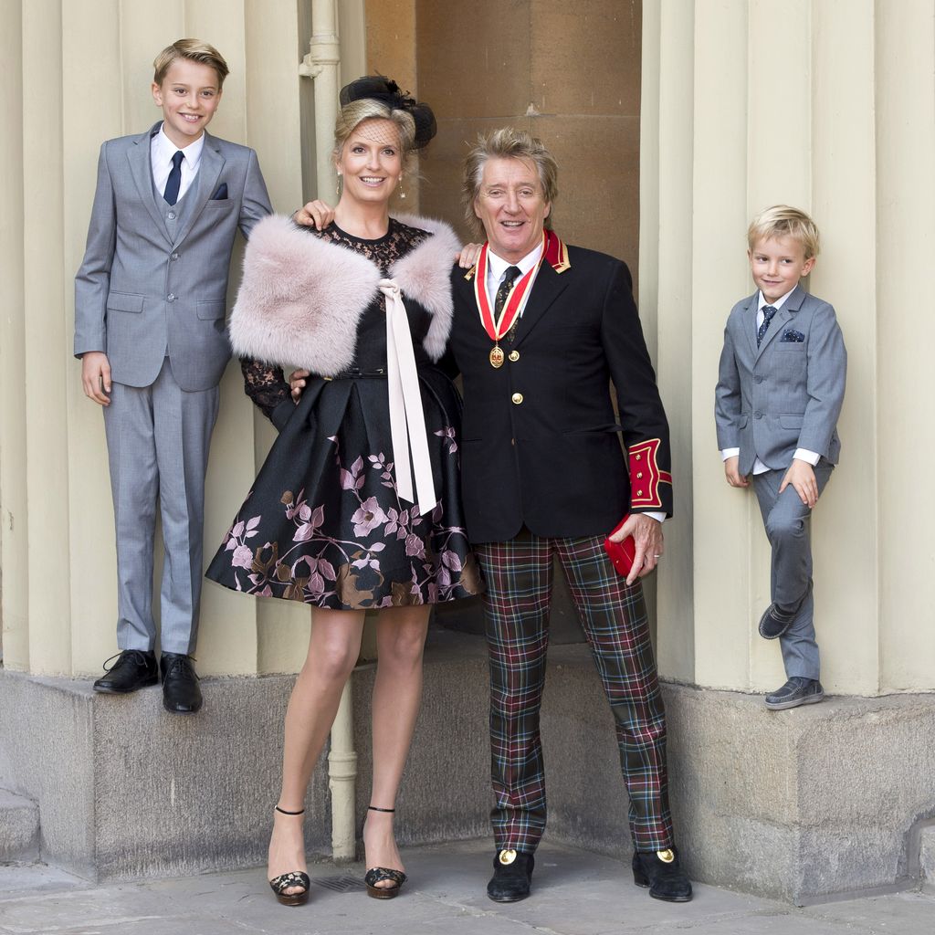 Rod Stewart mit seiner Frau Penny Lancaster und den Söhnen Alastair und Aiden