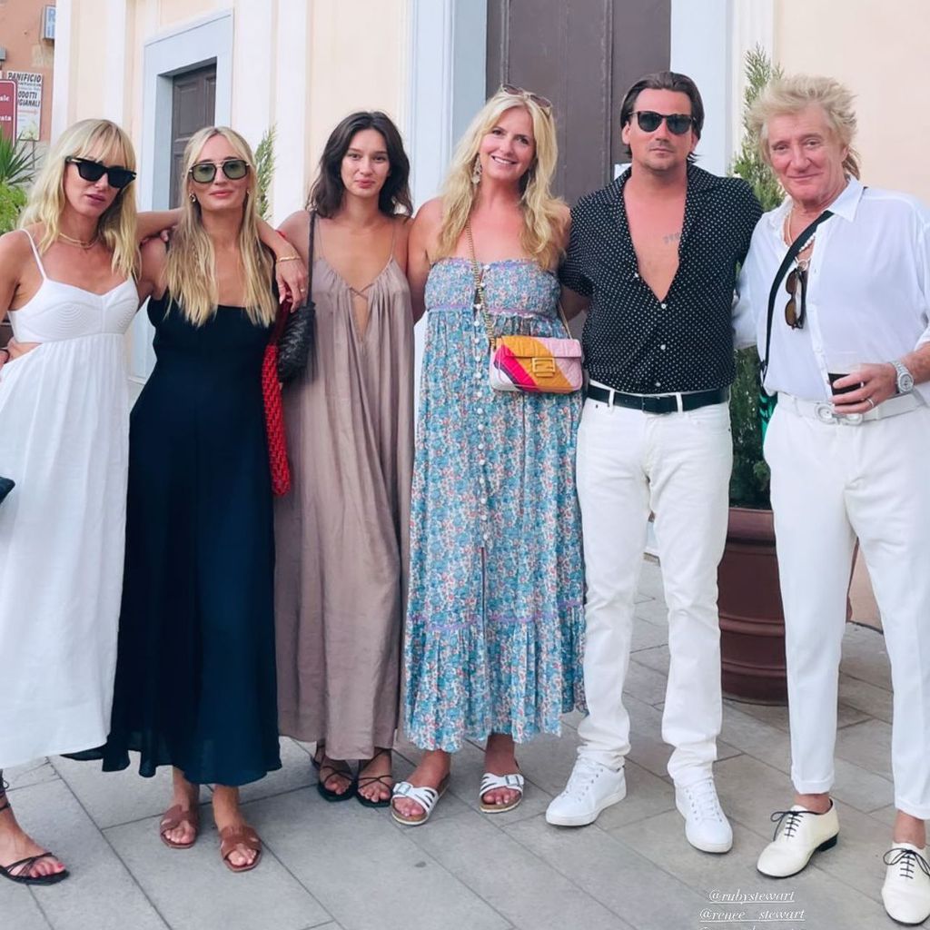 Rod Stewart (r.) mit seiner Frau und seinen Kindern im August 2022