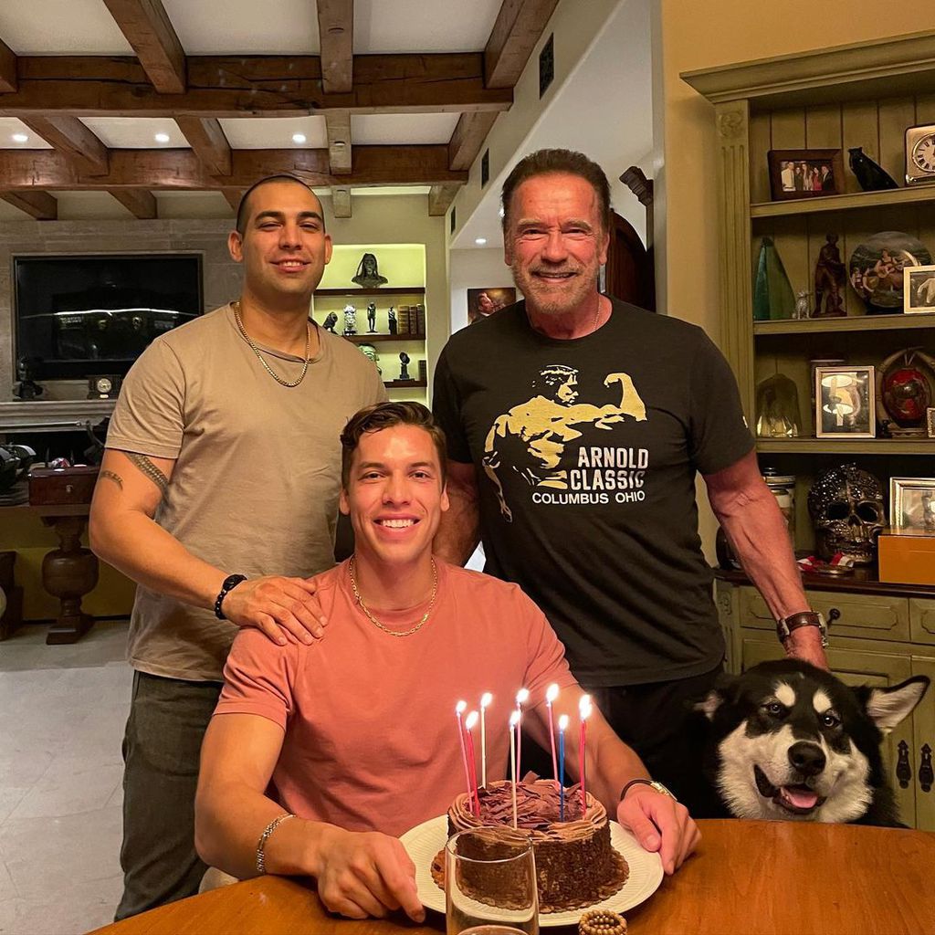 Roger Baena, Joseph Baena und Arnold Schwarzenegger, Oktober 2021