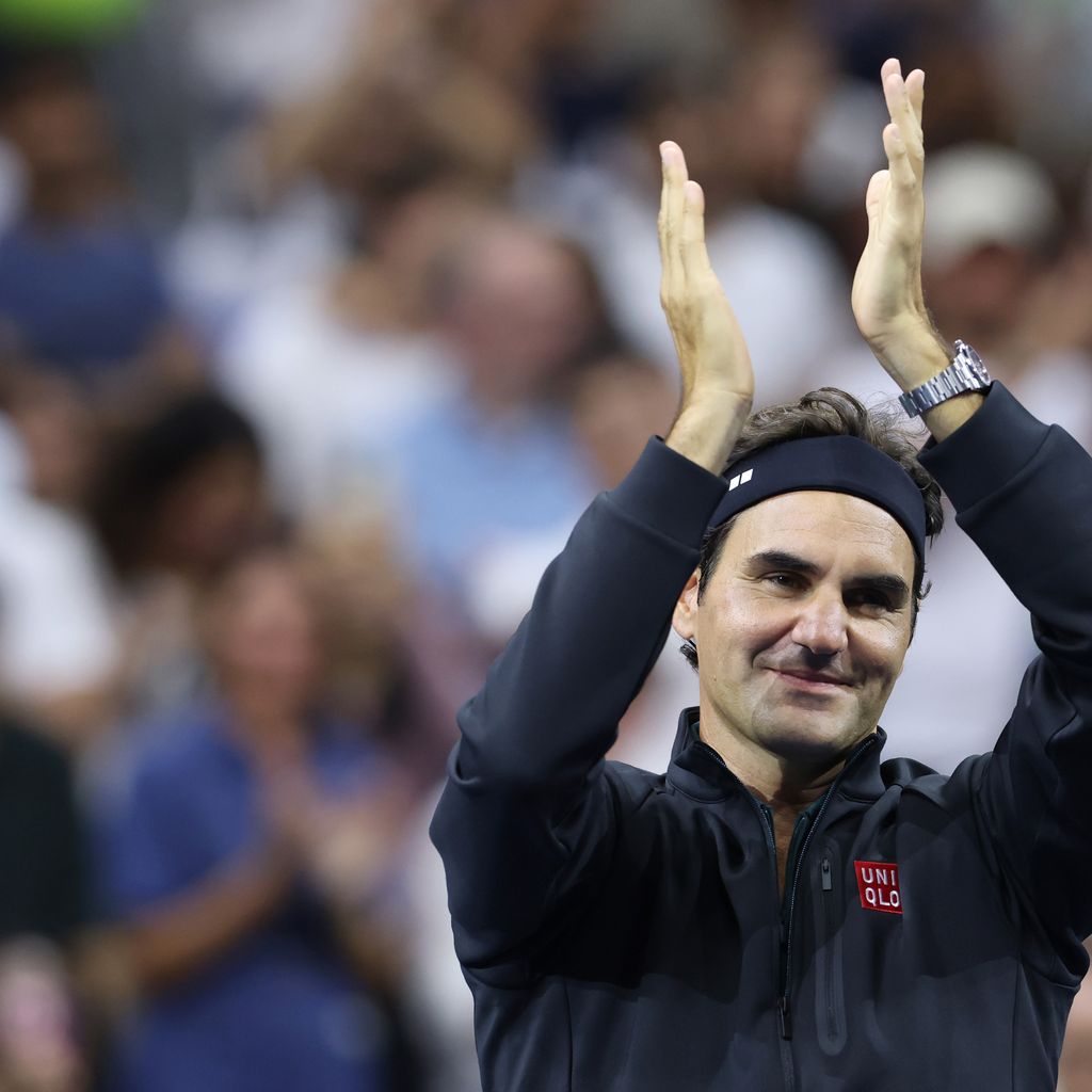 Roger Federer bedankt sich beim Publikum während der Fan Week im USTA Billie Jean King National Tennis Center in New York