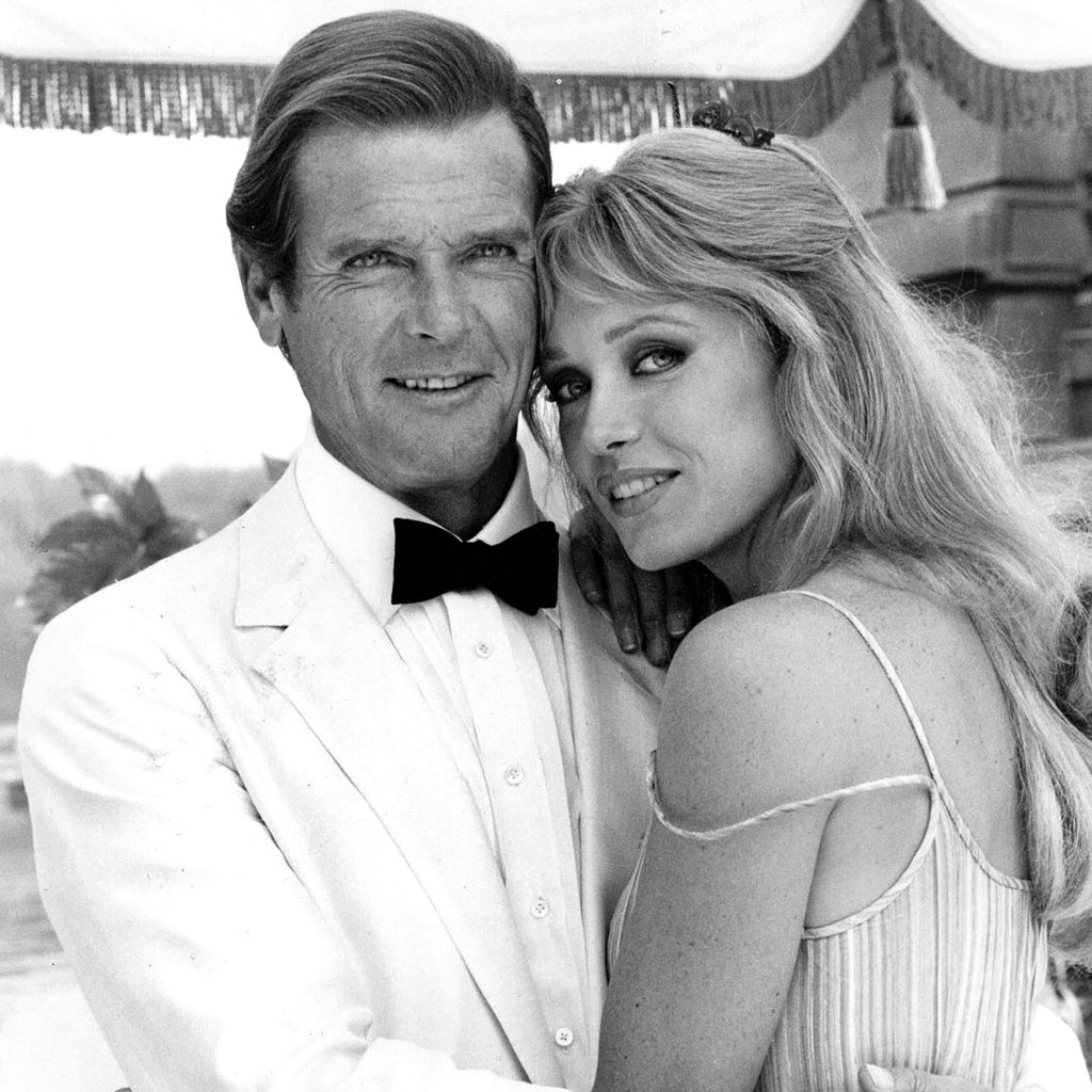 Roger Moore und Tanya Roberts in "James Bond 007 – Im Angesicht des Todes", 1985