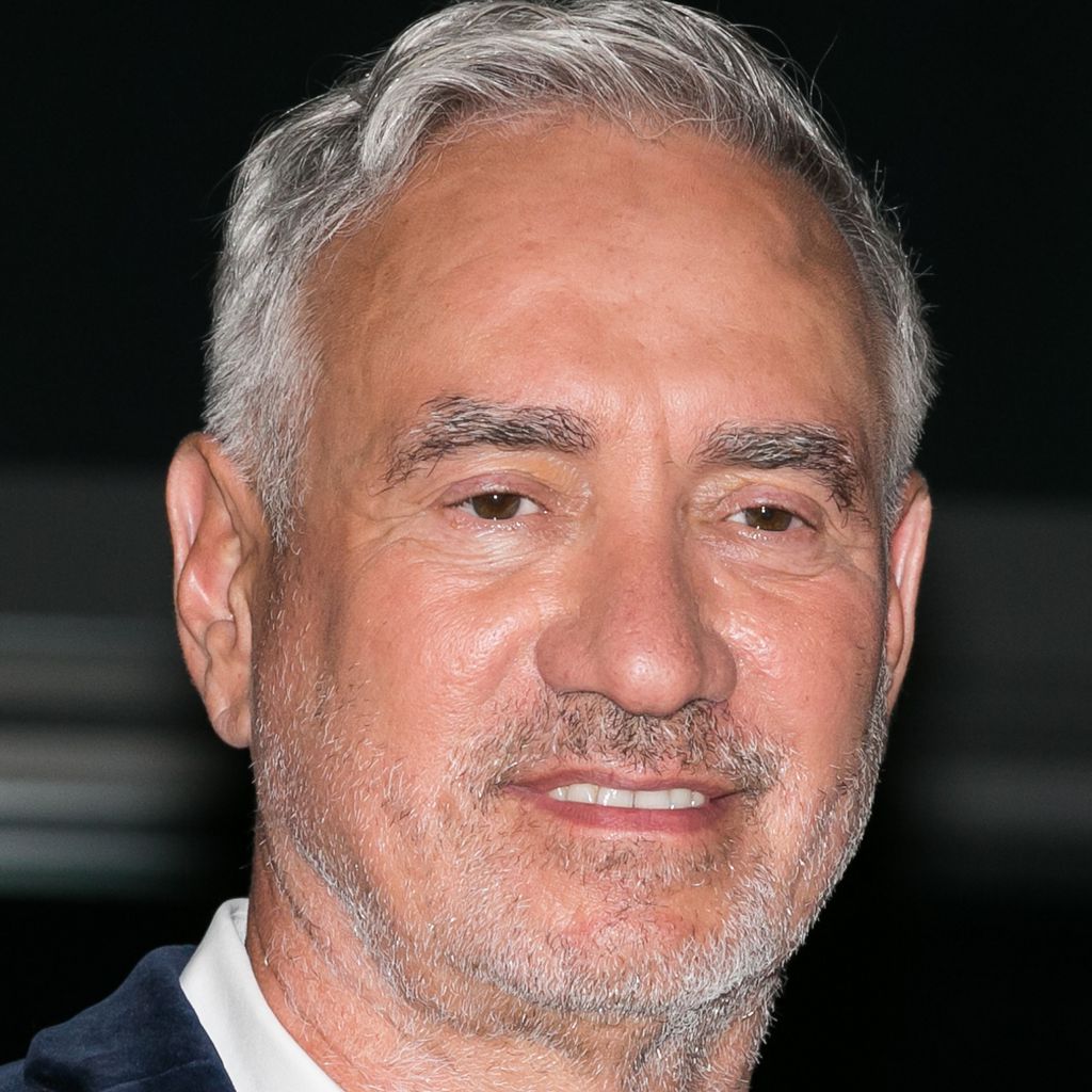 Roland Emmerich bei einer Pressekonferenz in Tokio