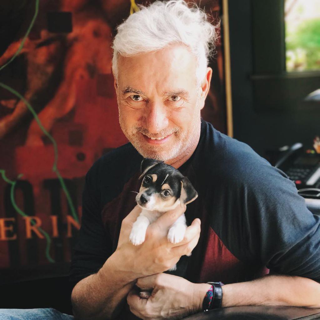 Roland Emmerich mit seinem Hund Liddle
