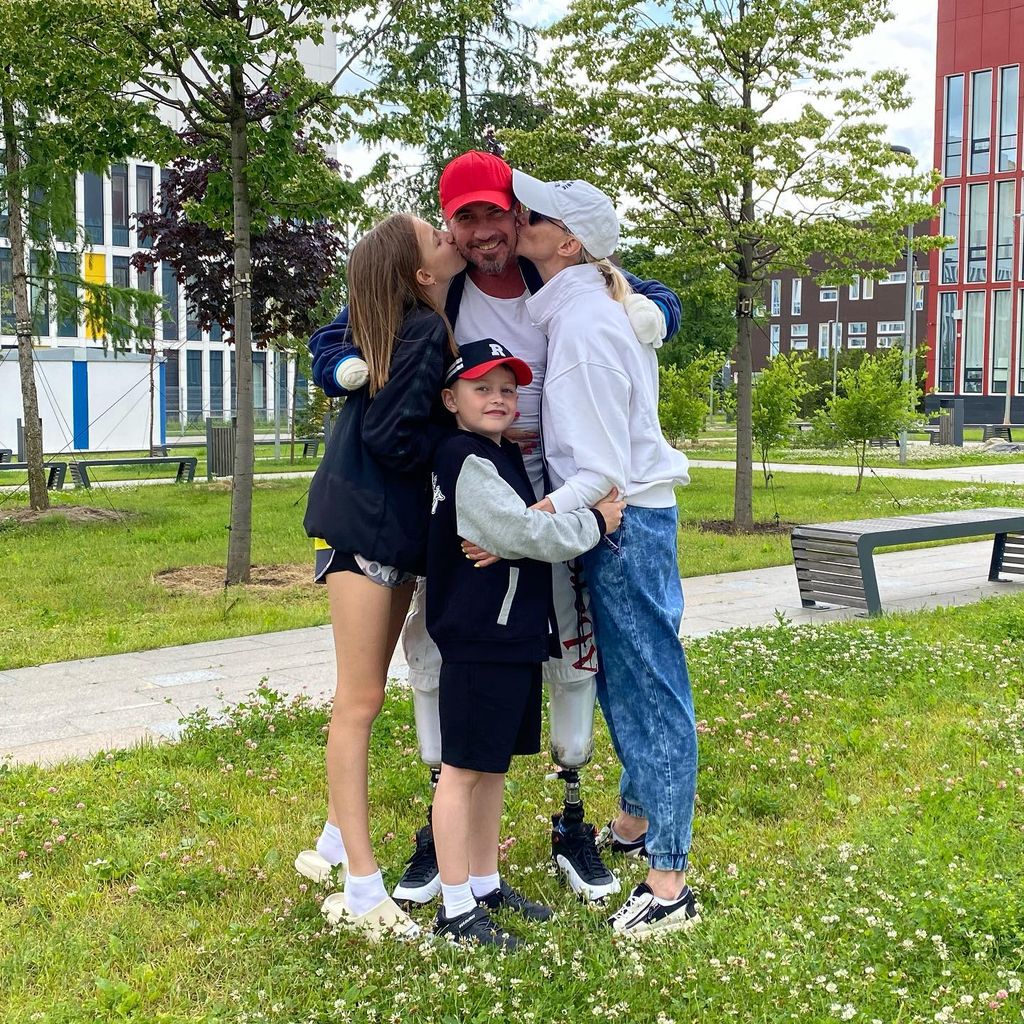 Roman Kostomarow mit seiner Familie