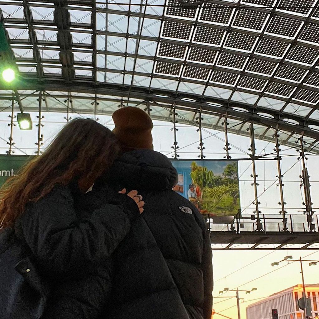 Roman Lochmann mit seiner Freundin im Oktober 2021