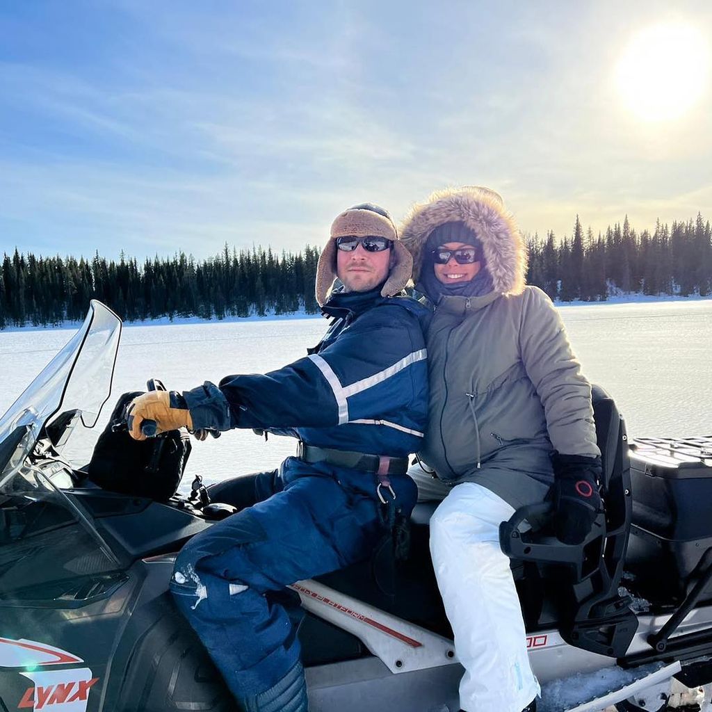 Roman Weber und Fernanda Brandao im April 2022 in Lappland