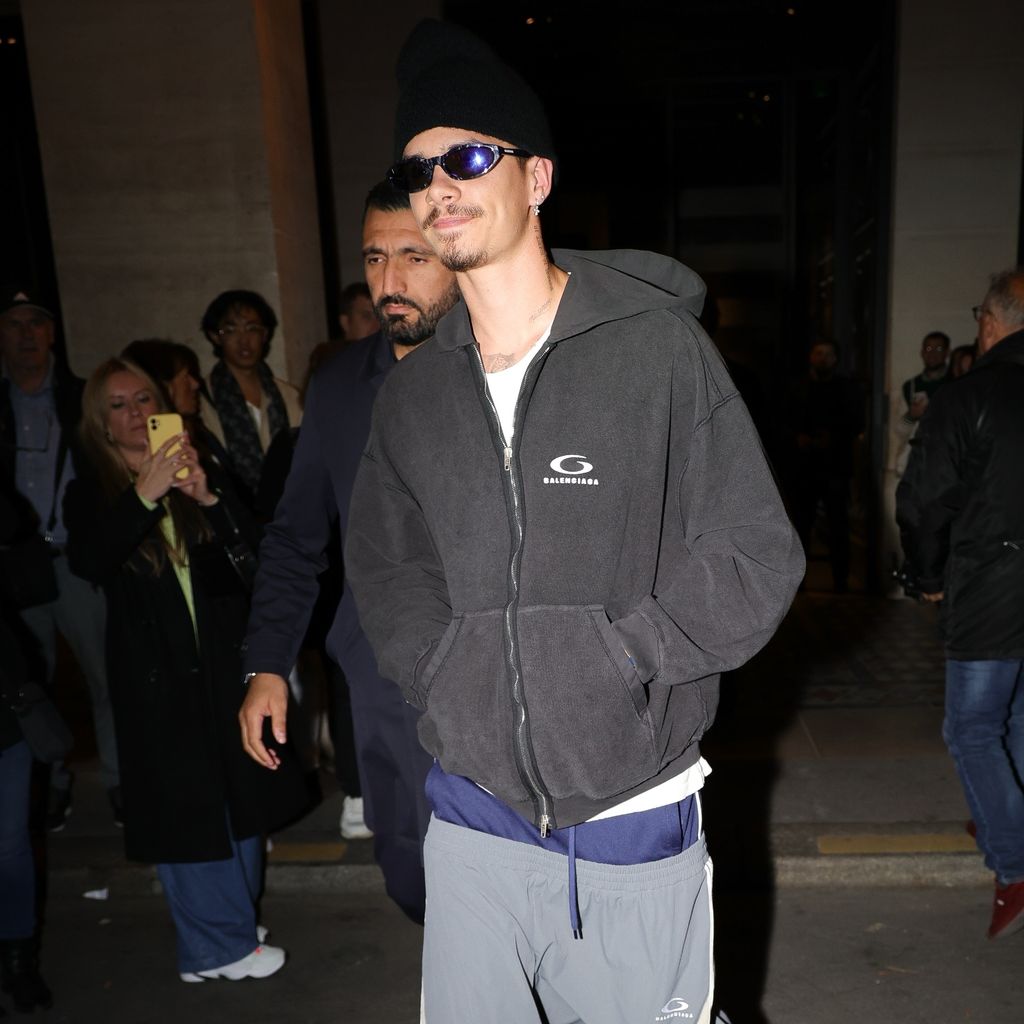 Romeo Beckham bei der Paris Fashion Week 2024