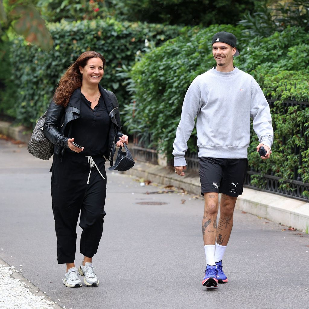 Romeo Beckham mit einer unbekannten Frau, September 2024