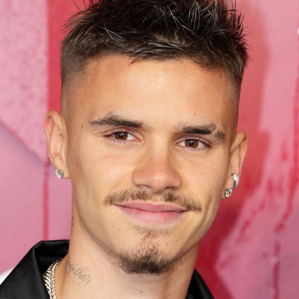 Romeo Beckham bei den The Fashion Awards 2023