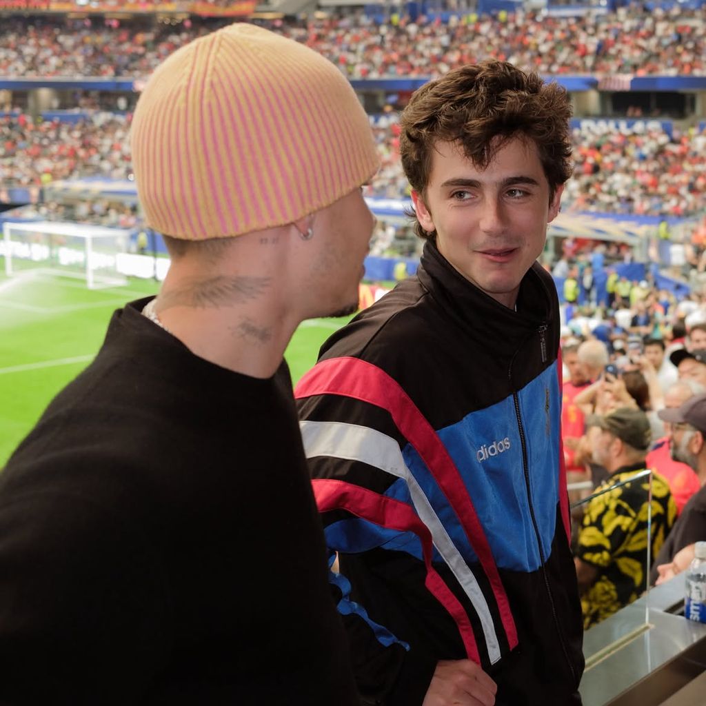 Romeo Beckham und Timothée Chalamet beim WM-Halbfinale zwischen Frankreich und Spanien