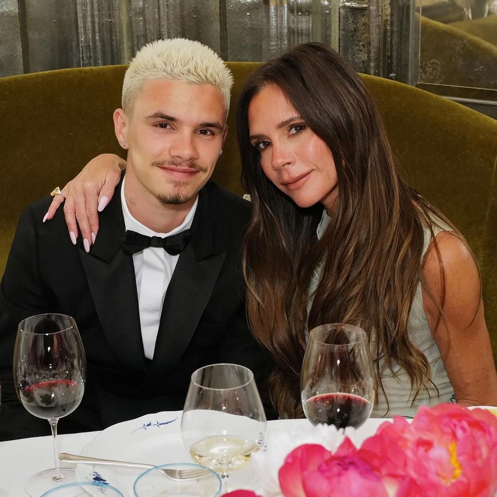 Romeo Beckham und Victoria Beckham im September 2024