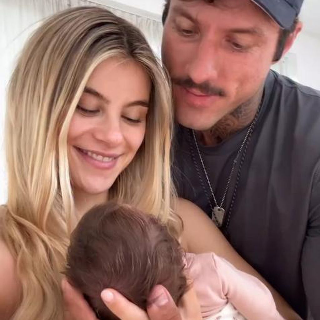 Influencer Romina Palm und Christian Wolf mit ihrer Tochter Hazel, Mai 2025