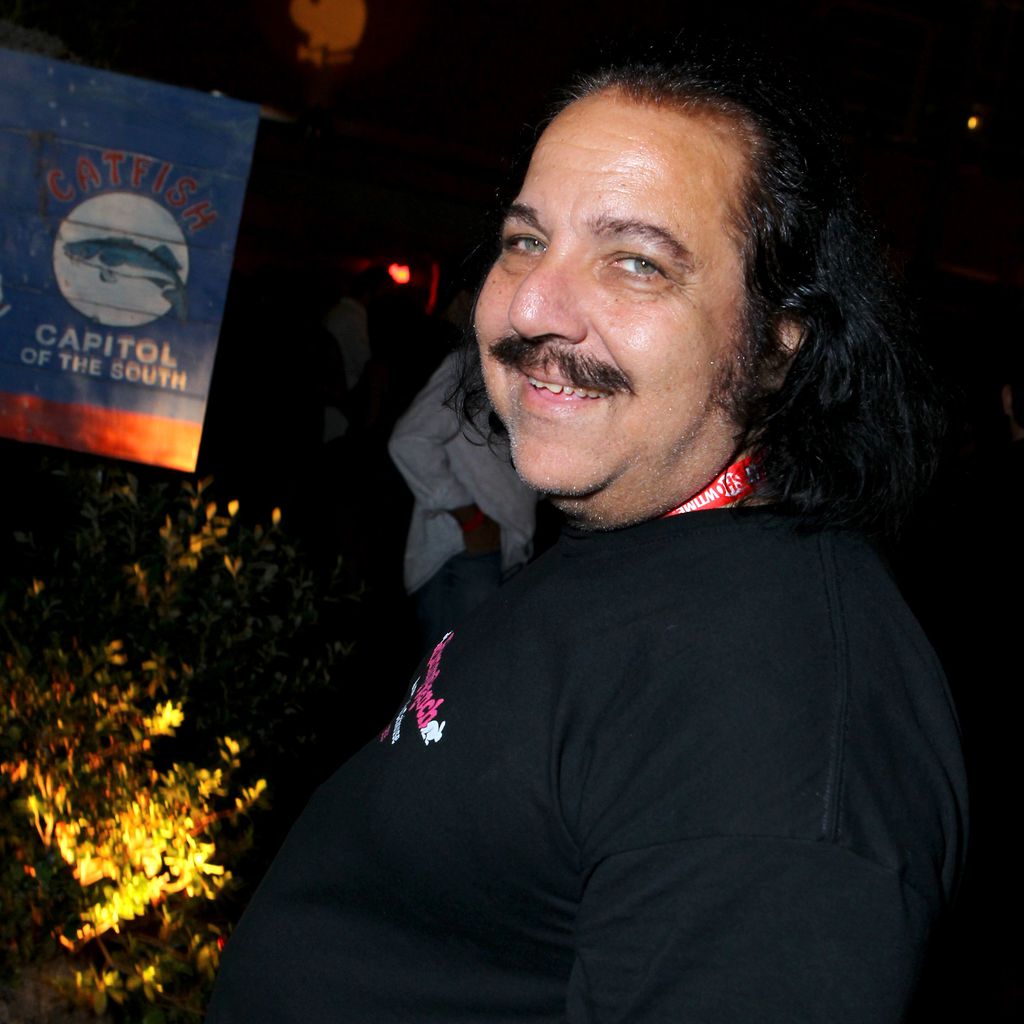 Ron Jeremy lacht