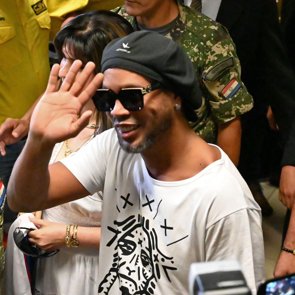 Ronaldinho am Flughafen in Asuncion im März 2020