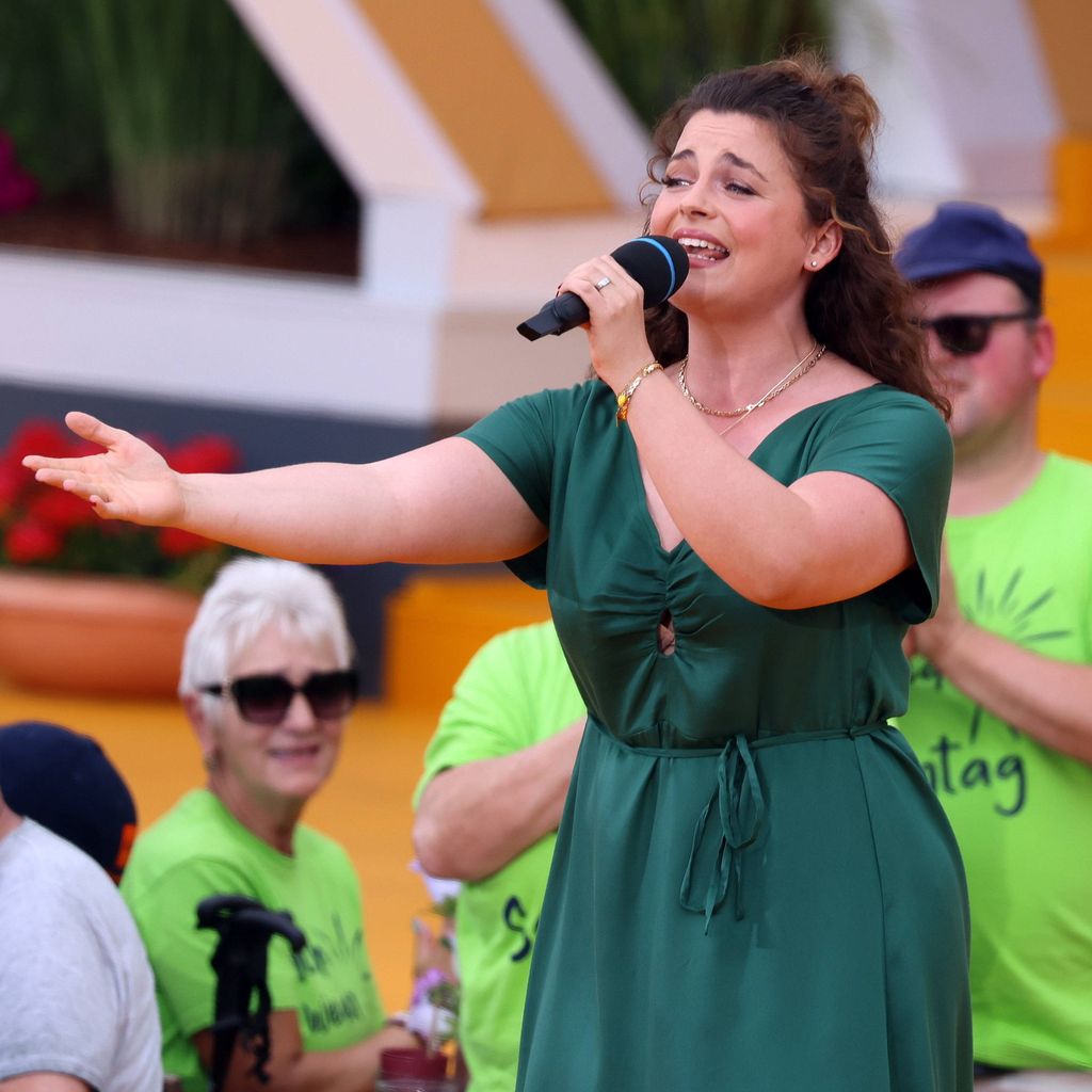 Ronja Forcher bei der Auftaktsendung von "Immer wieder sonntags" im Europapark Rust, Mai 2026