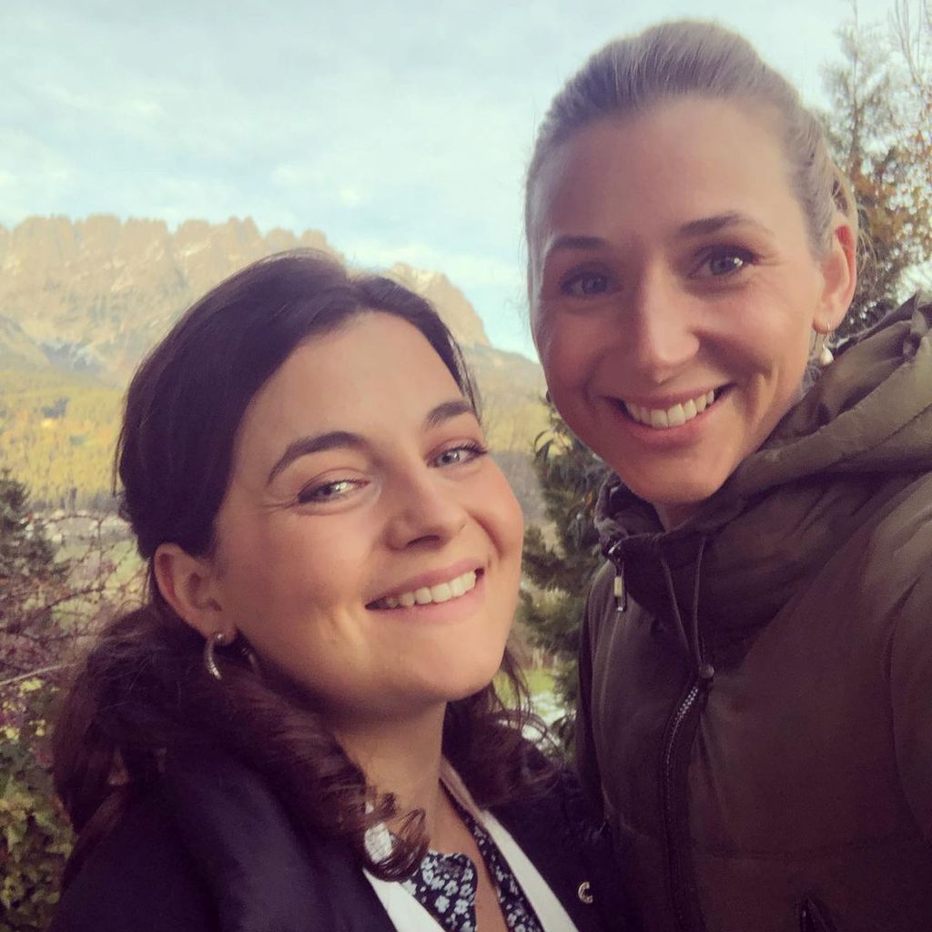 Ronja Forcher und Andrea Gerhard am "Der Bergdoktor"-Set