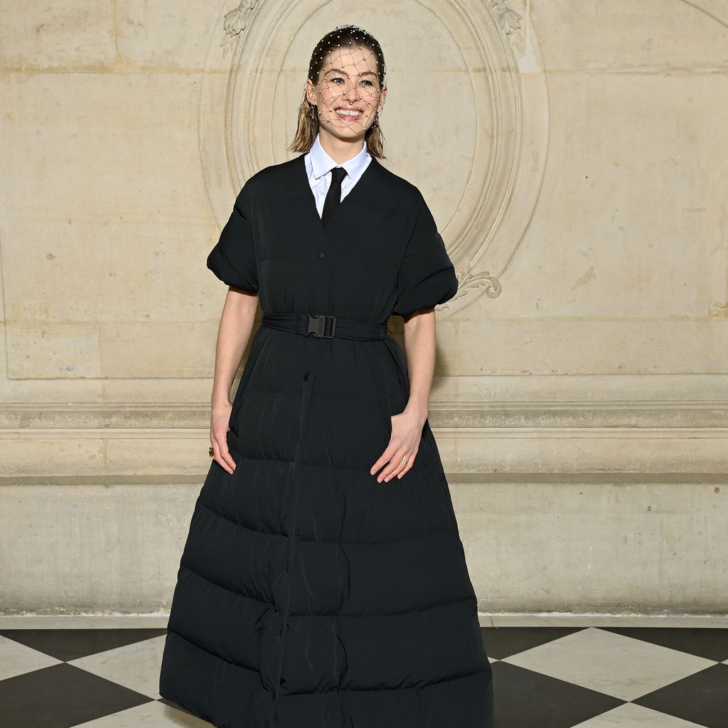 Rosamund Pike bei der Dior-Show in Paris, Januar 2022