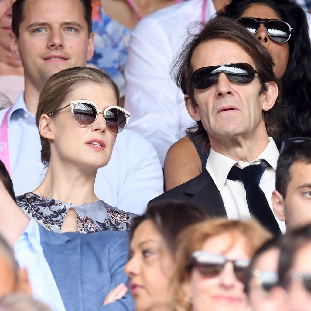 Rosamund Pike und Robie Uniacke als Gäste von evian bei Wimbledon 2017
