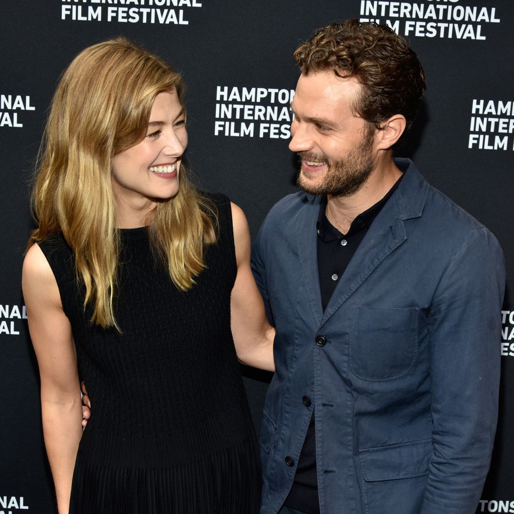 Rosamunde Pike und Jamie Dornan