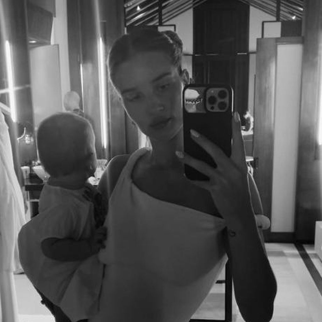 Rosie Huntington-Whiteley mit ihrer Tochter Isabella