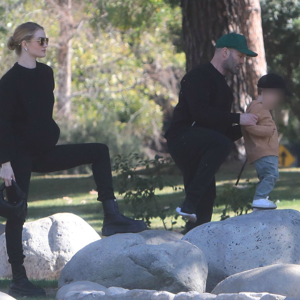 Rosie Huntington-Whiteley und Jason Statham mit ihrem Sohn im Park, Februar 2020