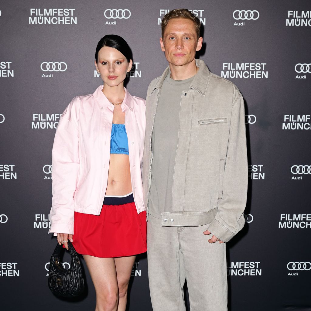 Ruby O. Fee and Matthias Schweighöfer im Juli 2025