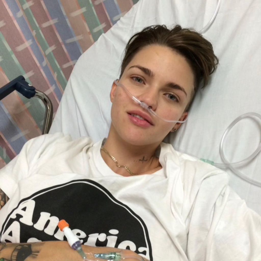 Ruby Rose in einem Krankenhaus