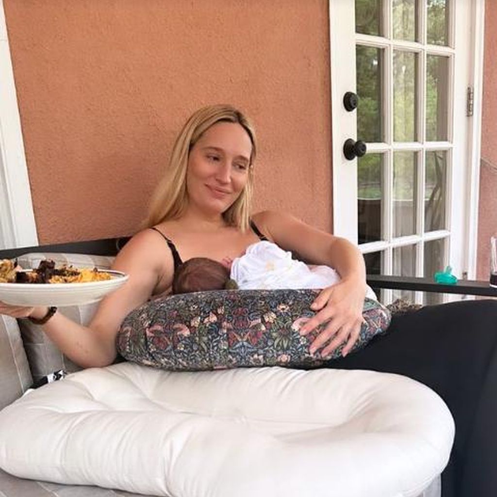 Ruby Stewart mit ihrem Sohn Otis, Mai 2023