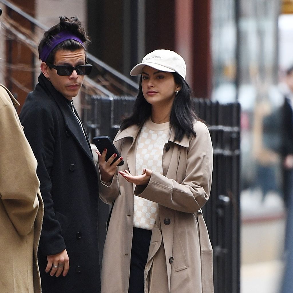 Rudy Mancuso und Camila Mendes in New York City im Februar 2023
