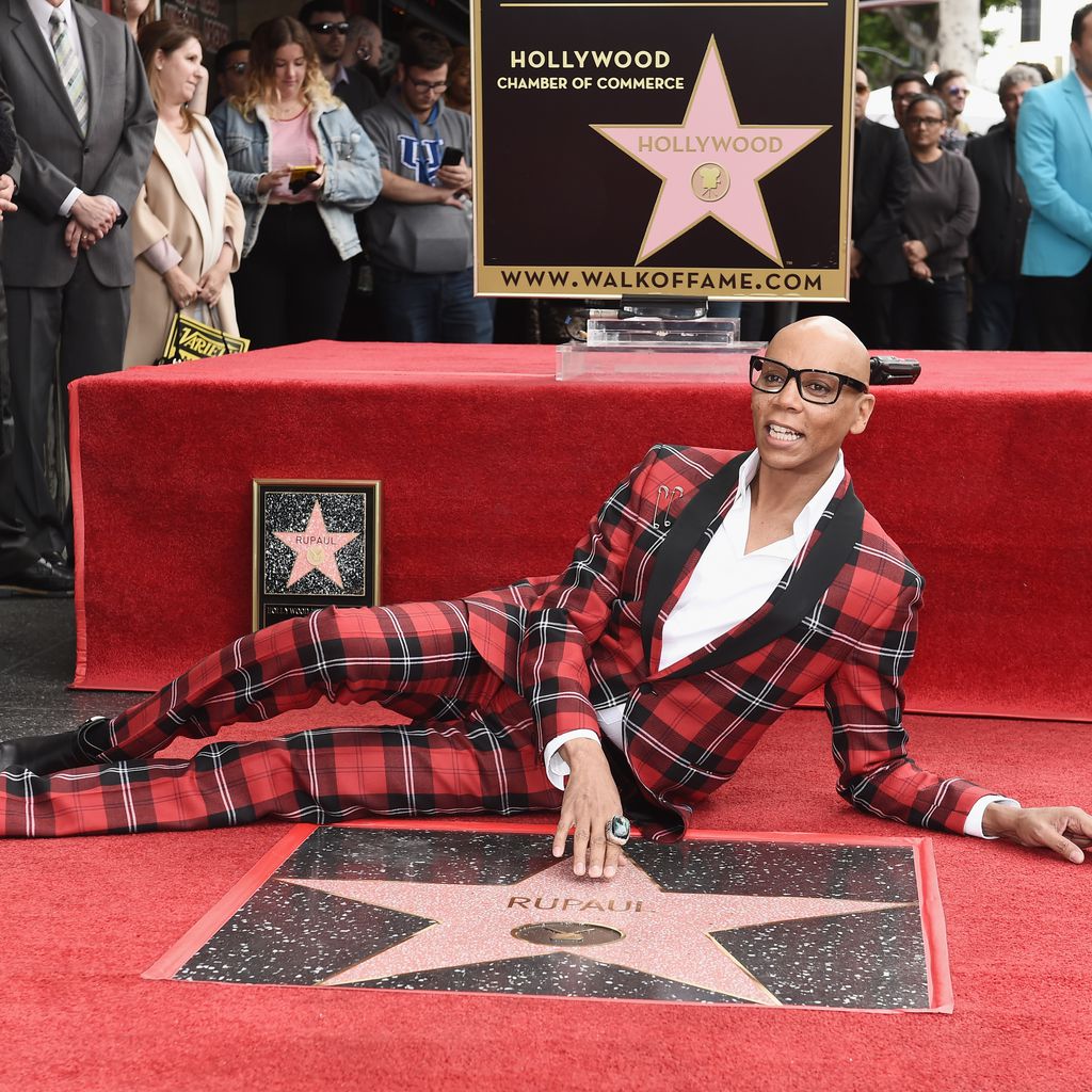 RuPaul mit seinem Stern auf dem Walk of Fame