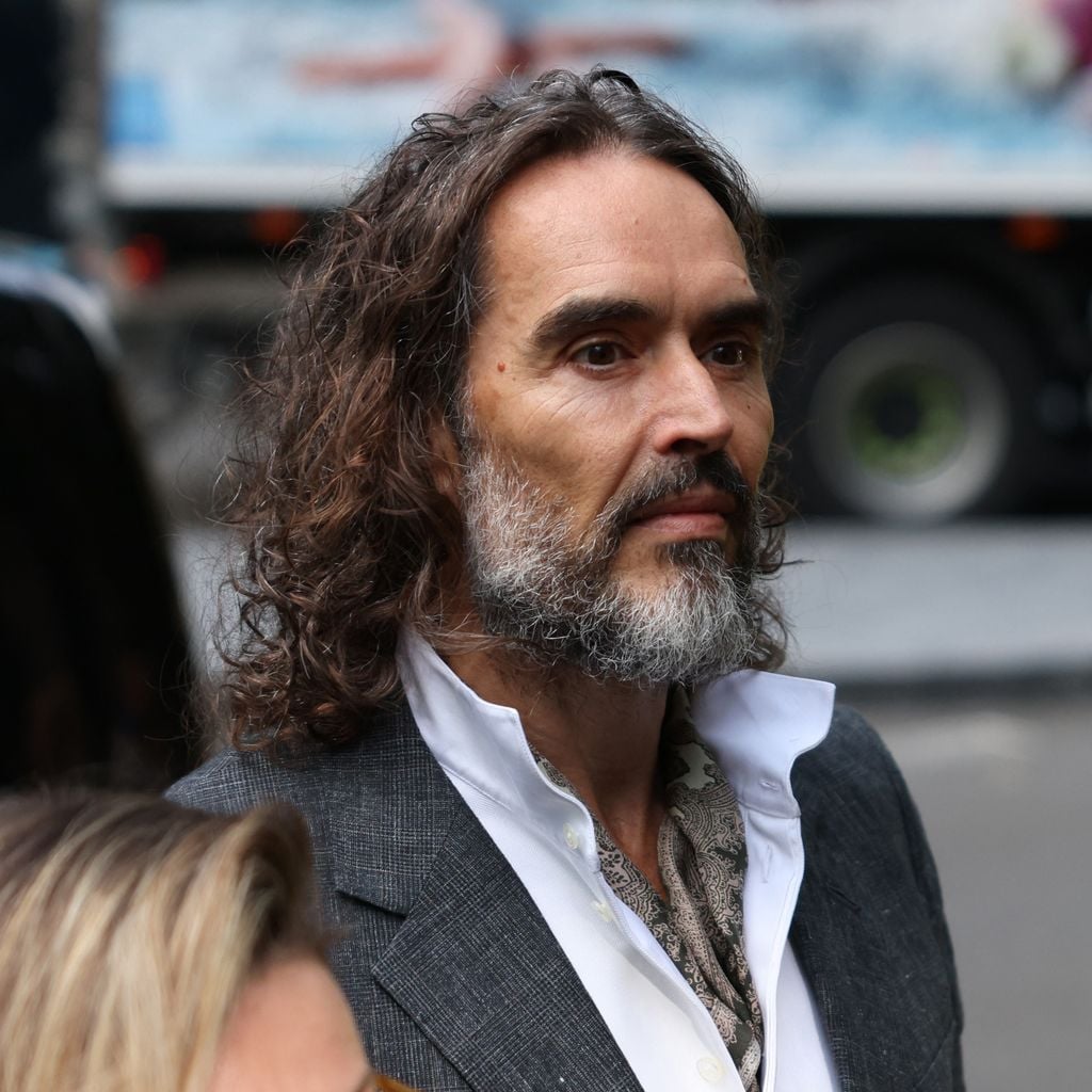 Russell Brand bei seiner Ankunft vor Gericht in London, Oktober 2026