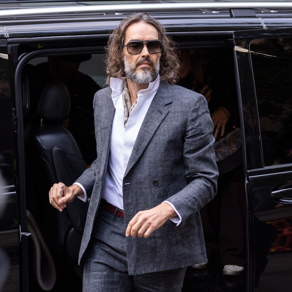Russell Brand bei seiner Ankunft vor Gericht in London, Oktober 2026