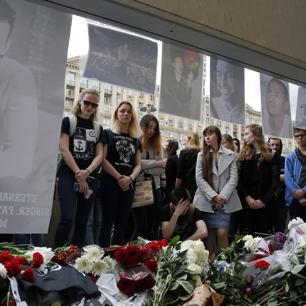 Linkin Park-Fans trauern um Chester Bennington in Moskau