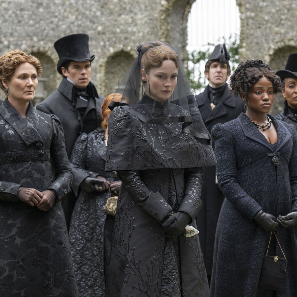 Ruth Gemmell als Lady Violet Bridgerton, Luke Newton als Colin, Hannah Dodd als Francesca, Masali Baduza als Michaela, "Bridgerton"-Staffel vier