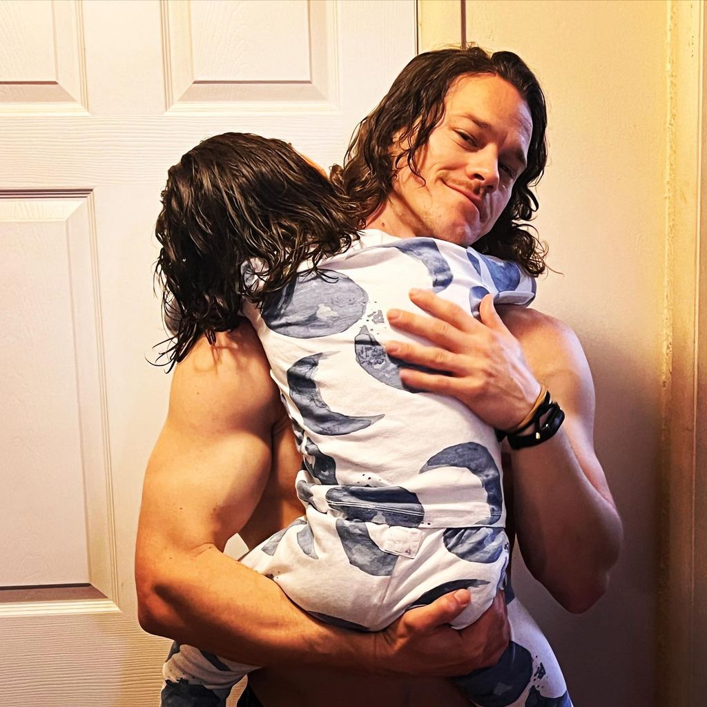 Ryan Dorsey mit seinem Sohn Josey Hollis Dorsey, 2023