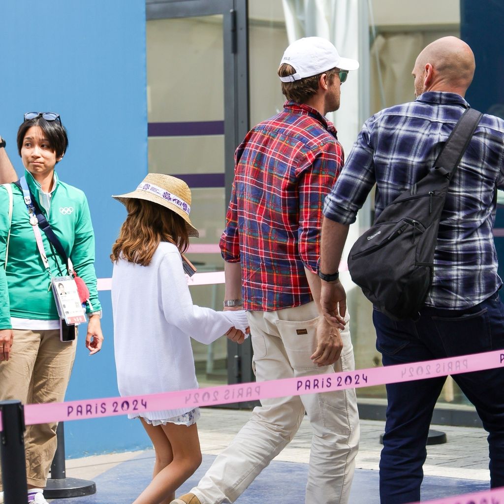 Ryan Gosling mit seiner Tochter in Paris 2024