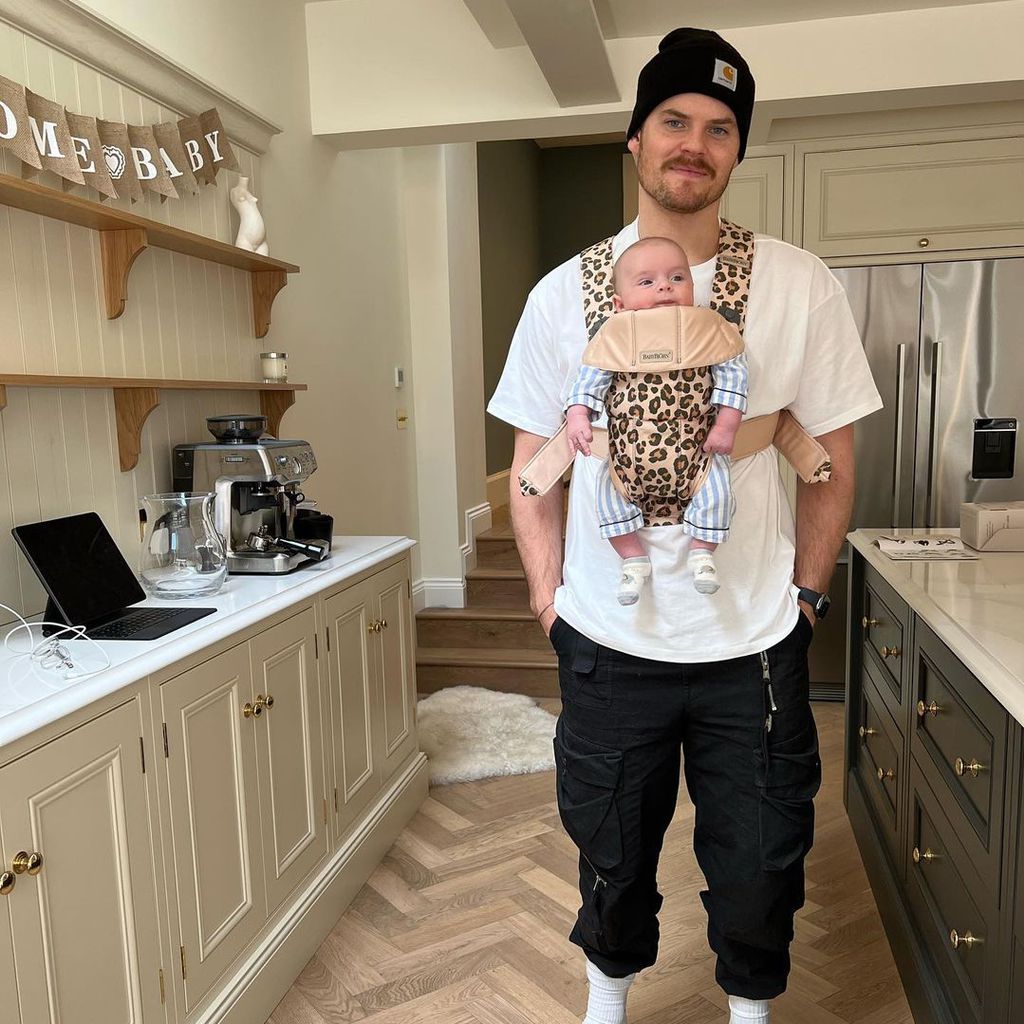 Ryan Libbey mit seinem Sohn Leo-Hunter, Dezember 2021