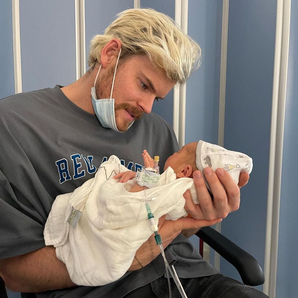 Ryan Libbey und sein Sohn Leo-Hunter im November 2021