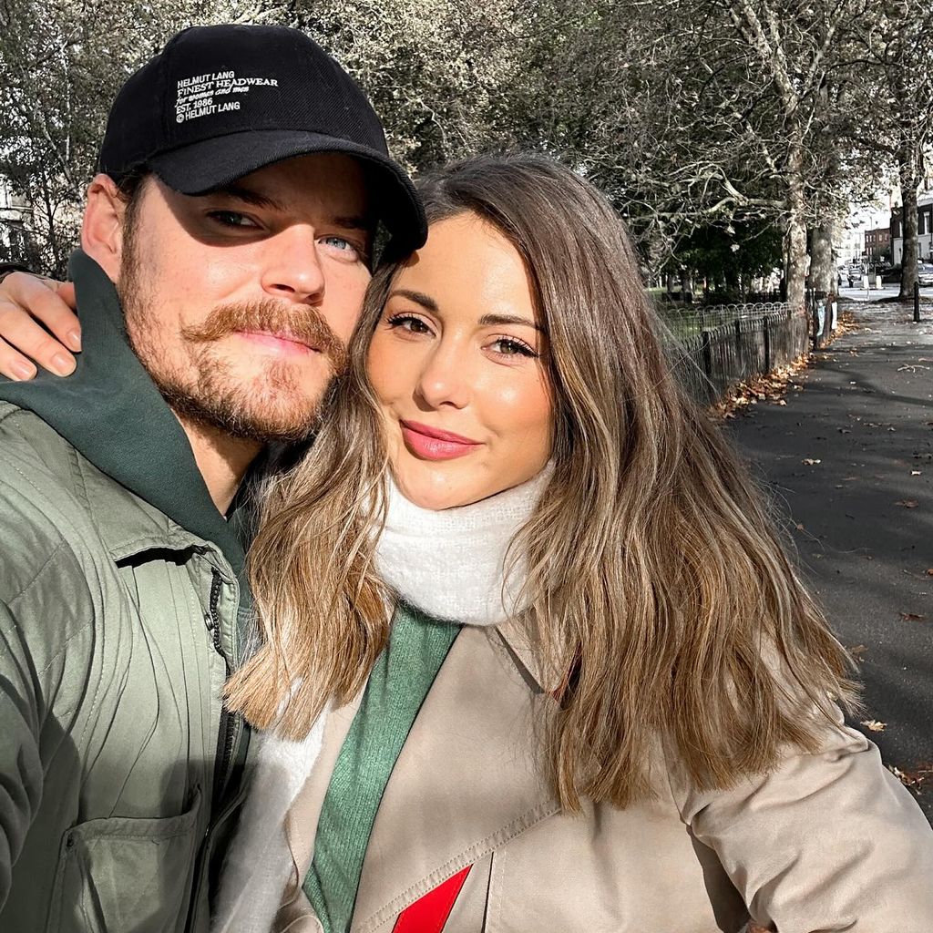 Ryan Libbey und Louise Thompson im November 2023