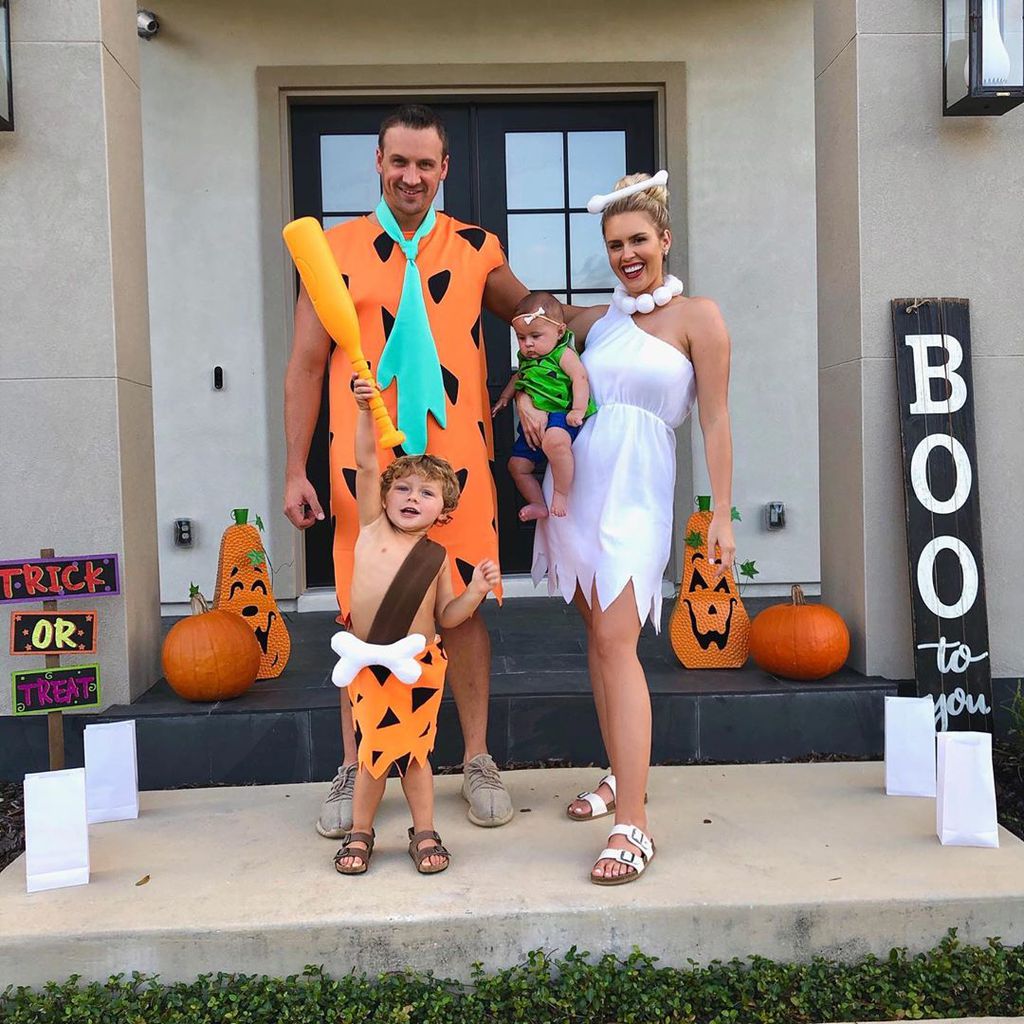 Ryan Lochte mit seiner Frau Kayla Rae Reid und den Kindern Caiden und Liv Rae im Jahr 2020