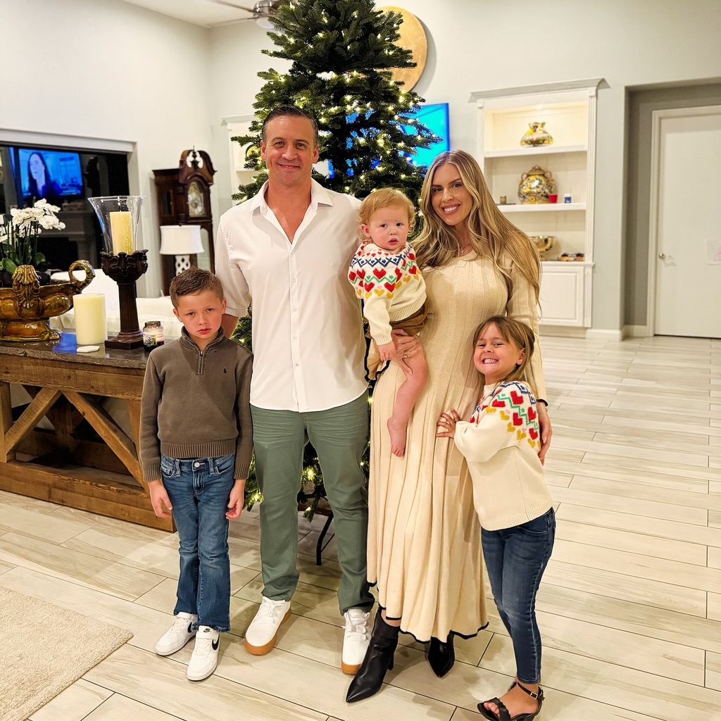 Ryan und Kayla Lochte mit ihren Kids, November 2024