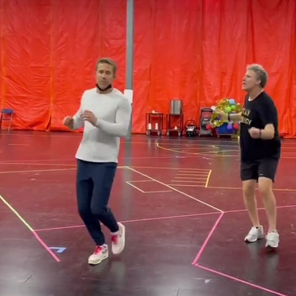 Ryan Reynolds und Will Ferrell am Set von "Spirited"
