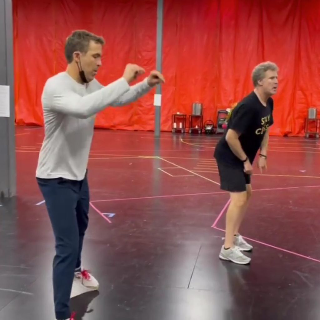 Ryan Reynolds und Will Ferrell am Set von "Spirited"