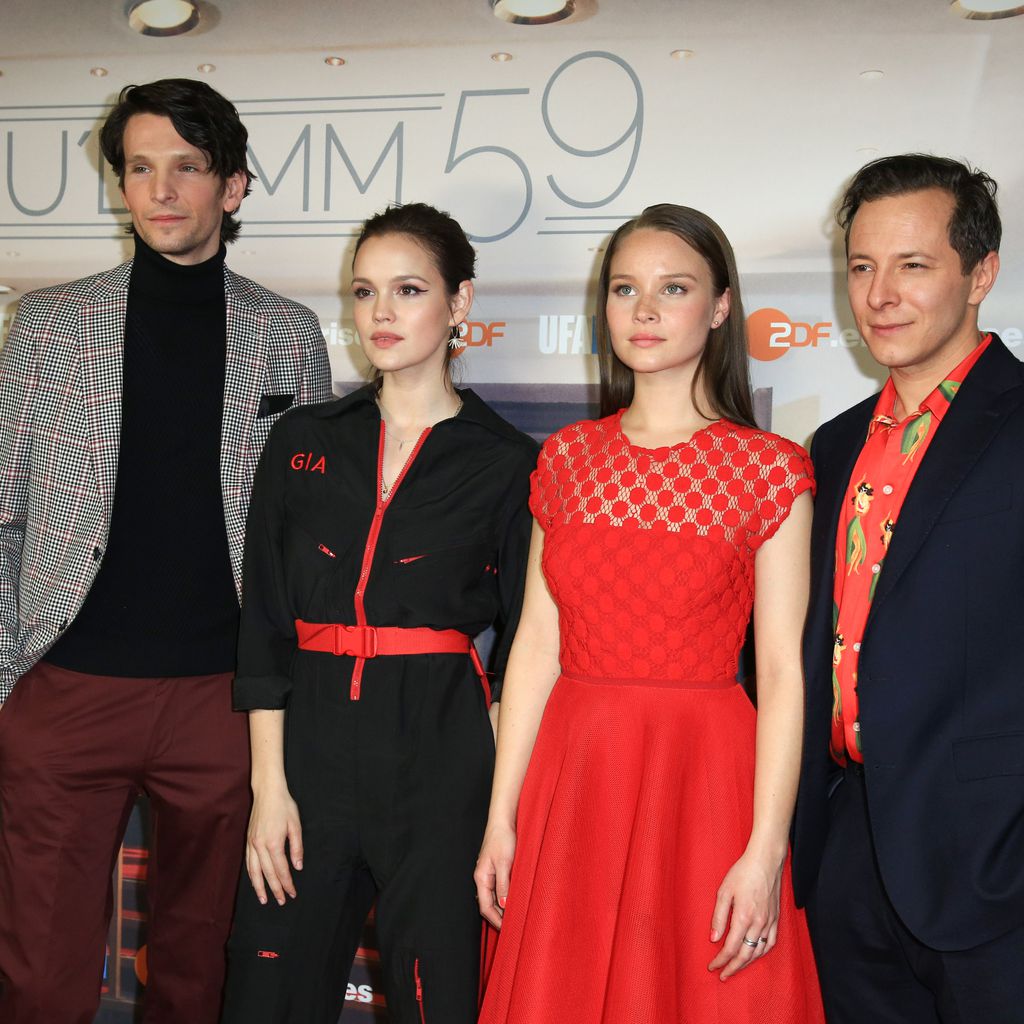 Sabin Tambrea, Emilia Schüle, Sonja Gerhardt und Trystan Püttner bei der "Ku'damm 59"-Premiere 2018