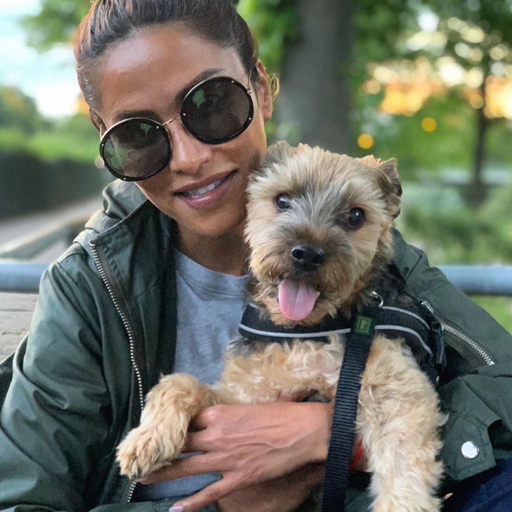 Sabrina Setlur mit ihrem Hund