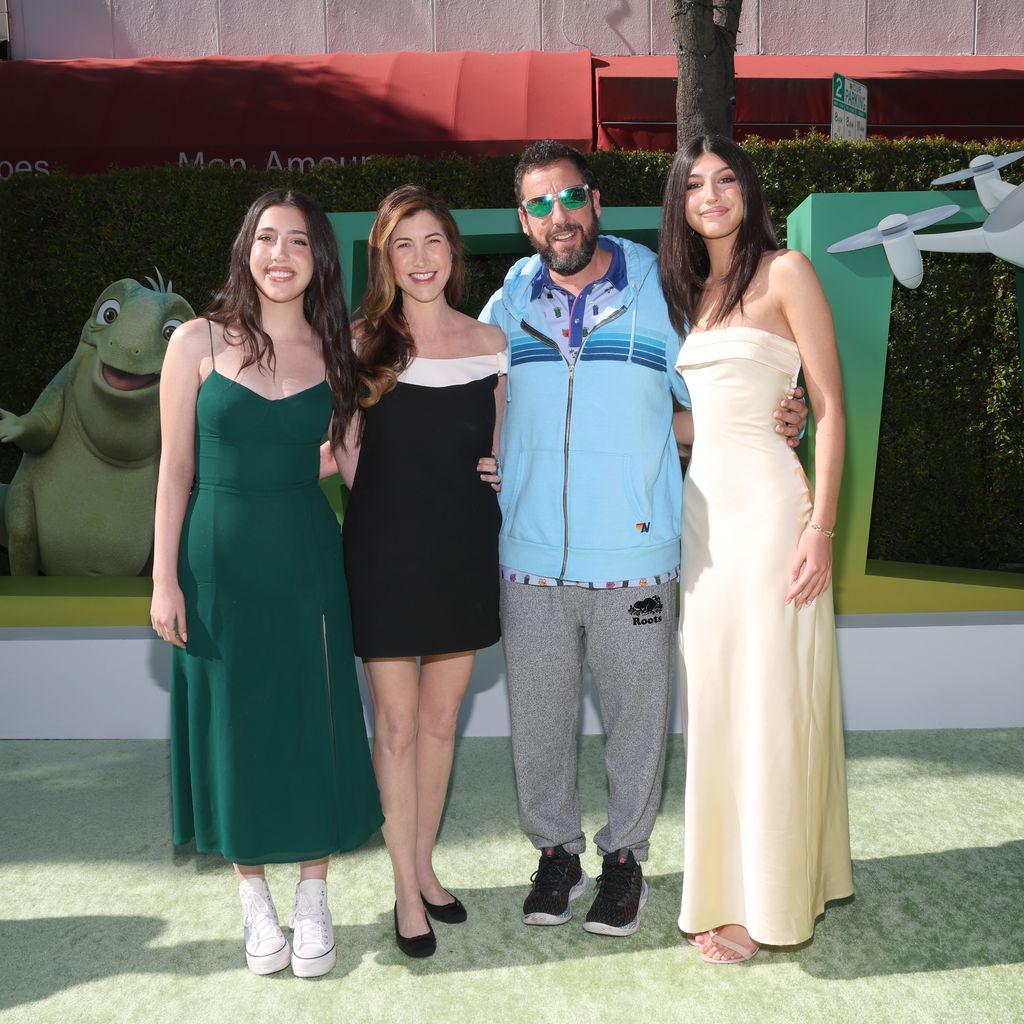 Sadie Sandler, Jackie Sandler, Adam Sandler und Sunny Sandler im November 2013