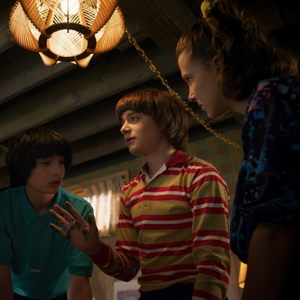 Sadie Sink, Caleb McLaughlin, Finn Wolfhard, Noah Schnapp & Millie Bobby Brown in "Stranger Things"