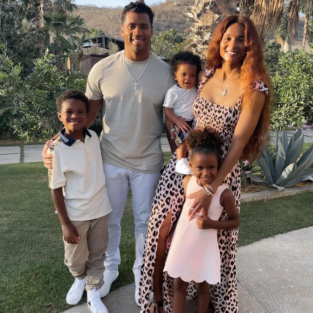 Sängerin Ciara mit ihren drei Kindern und ihrem Mann Russel Wilson