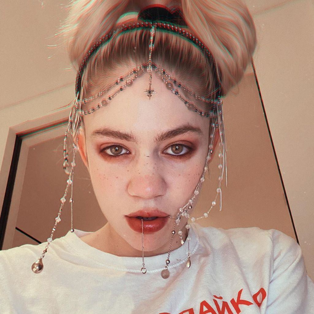 Grimes, Sängerin