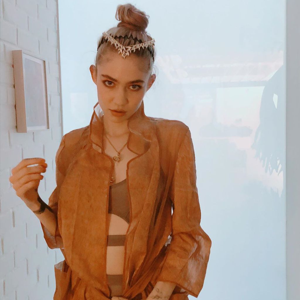 Grimes, Sängerin